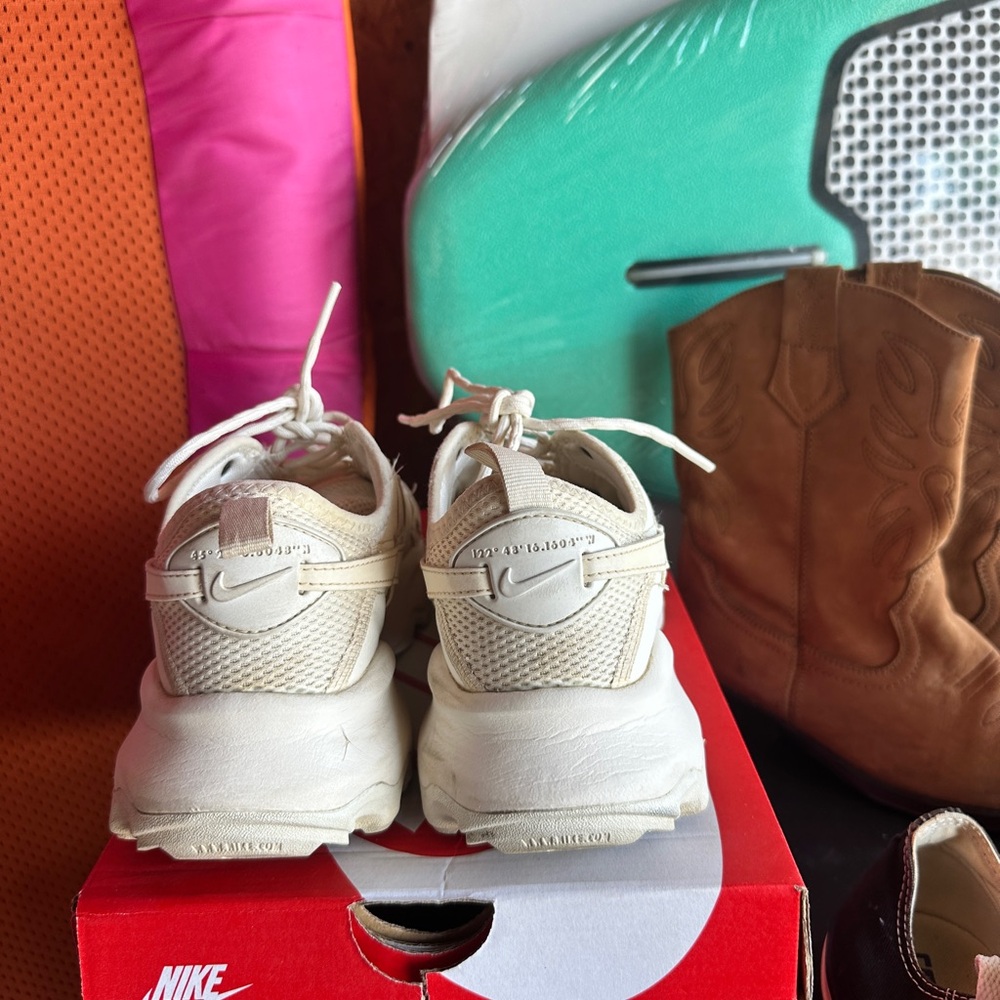 Nike Beige Sneakers with White Accents - Picture 3 of 4